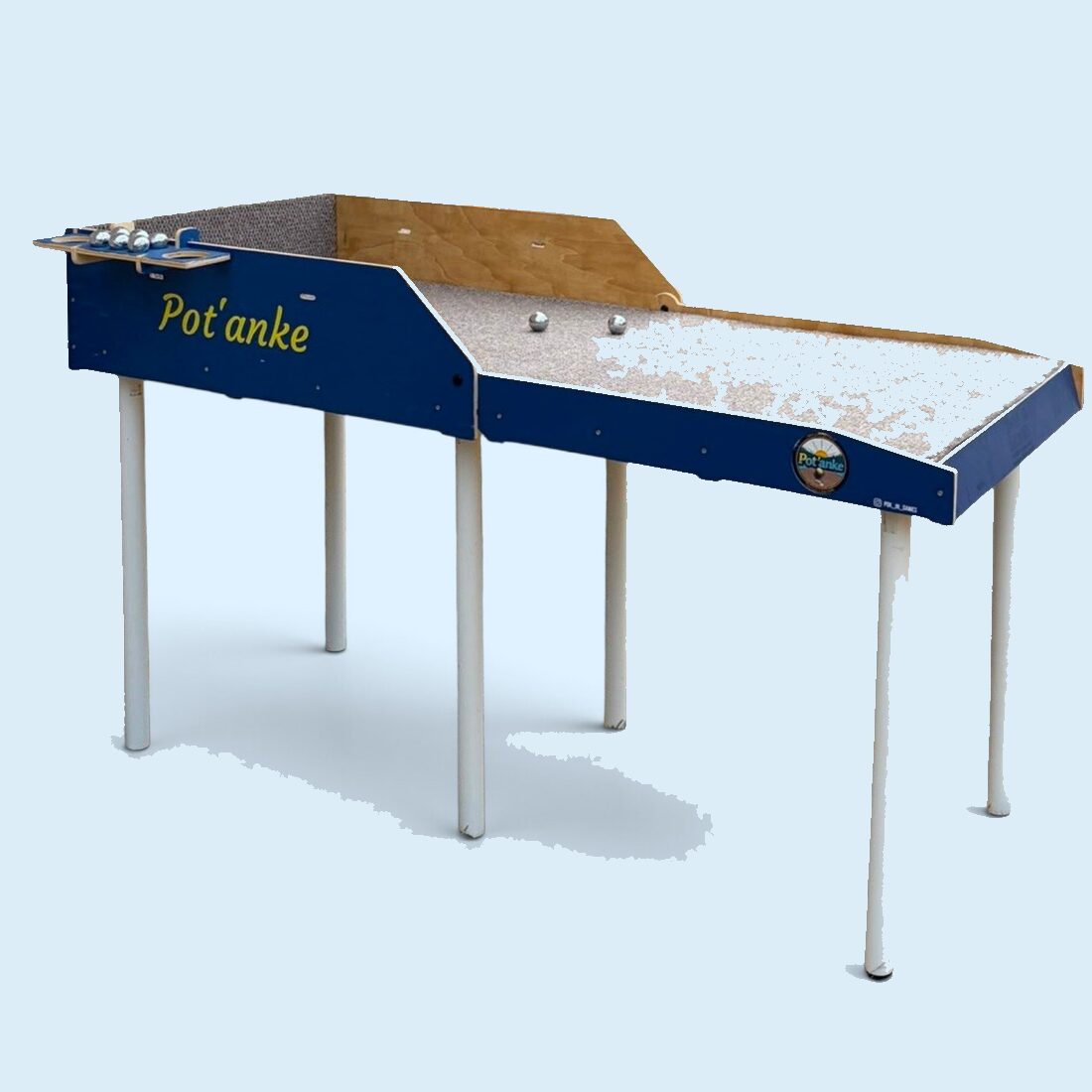 La table Pot'Anke bleue, dépliée sur ses six pieds démontables.